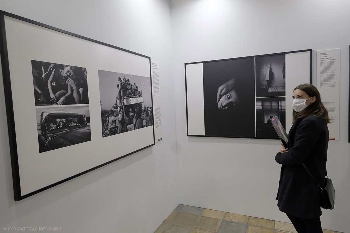 _DSF7706.jpg - 09/10/2020.Torino. Il World Press Photo a Palazzo Madama. Nella foto in visita alla mostra