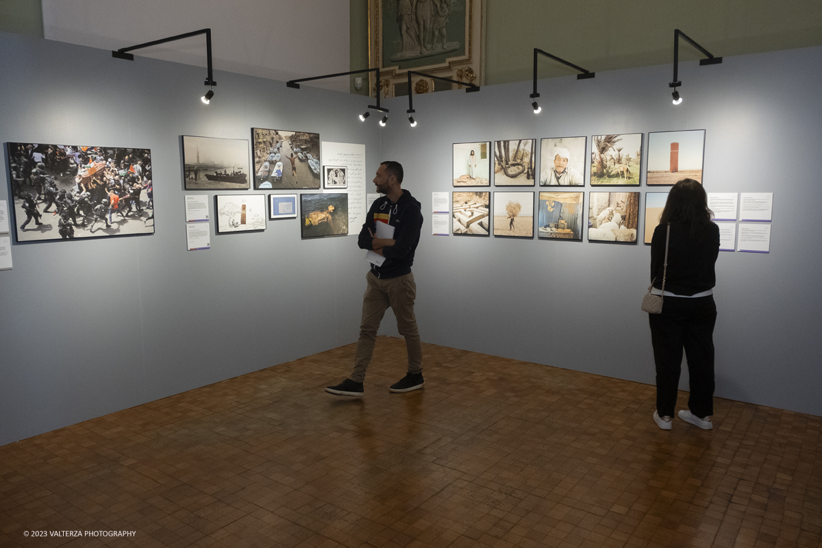 _DSF5782.jpg - 22/09/2023. Torino. Ritorna a Torino per il settimo anno consecutivo la World Press Photo Exhibition 2023  la piÃ¹ prestigiosa mostra internazionale di fotogiornalismo al mondo. Nella foto in visita alla mostra