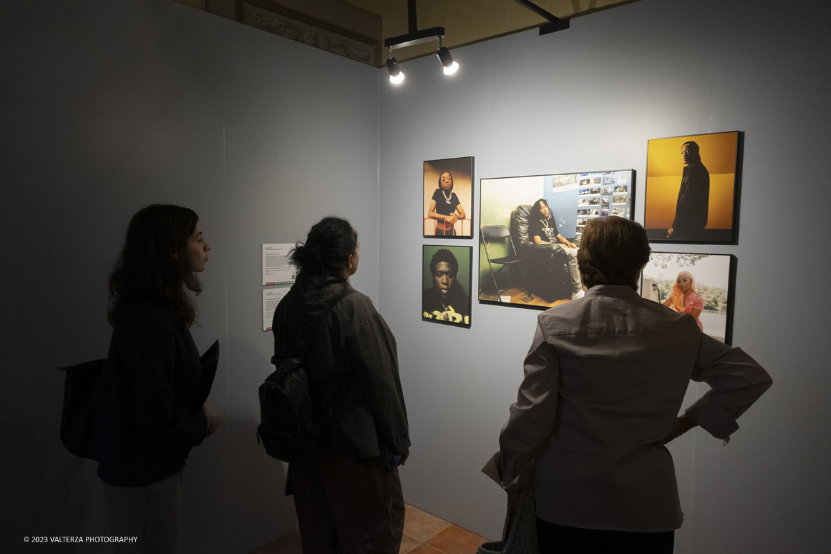 _DSF5835.jpg - 22/09/2023. Torino. Ritorna a Torino per il settimo anno consecutivo la World Press Photo Exhibition 2023  la piÃ¹ prestigiosa mostra internazionale di fotogiornalismo al mondo. Nella foto in visita alla mostra