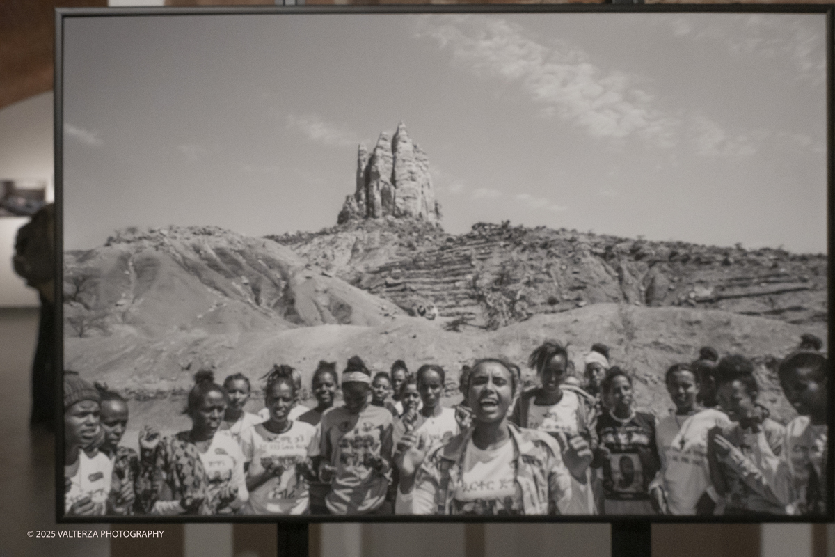 DSCF0104.jpg - World Press Photo Exhibition 2025 all’Accademia Albertina di Torino Il percorso espositivo presenta i lavori pubblicati dalle più autorevoli testate internazionali – da National Geographic a BBC, da CNN a Le Monde ed El PaÃs – e si conferma uno degli appuntamenti più attesi  per chi vuole comprendere il mondo attraverso lo sguardo dei reporter. Nella foto Categoria Progetti a lungo termine fotografa Cinzia Canneri Servizio I corpi delle donne come campi di battaglia