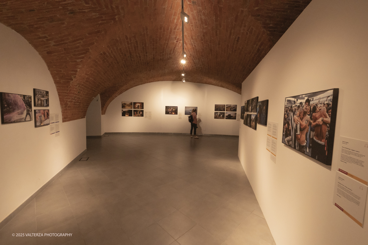 _DSF0078.jpg - World Press Photo Exhibition 2025 all’Accademia Albertina di Torino Il percorso espositivo presenta i lavori pubblicati dalle più autorevoli testate internazionali – da National Geographic a BBC, da CNN a Le Monde ed El PaÃs – e si conferma uno degli appuntamenti più attesi  per chi vuole comprendere il mondo attraverso lo sguardo dei reporter. Nella foto parte dell'allestimento