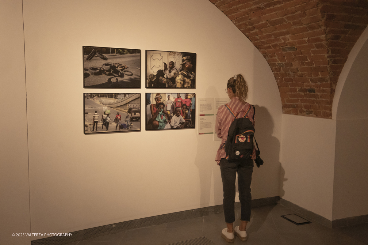 _DSF0134.jpg - World Press Photo Exhibition 2025 all’Accademia Albertina di Torino Il percorso espositivo presenta i lavori pubblicati dalle più autorevoli testate internazionali – da National Geographic a BBC, da CNN a Le Monde ed El PaÃs – e si conferma uno degli appuntamenti più attesi  per chi vuole comprendere il mondo attraverso lo sguardo dei reporter. Nella foto invisita alla mostra