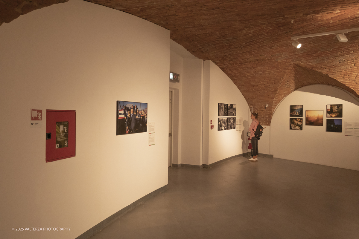 _DSF0153.jpg - World Press Photo Exhibition 2025 all’Accademia Albertina di Torino Il percorso espositivo presenta i lavori pubblicati dalle più autorevoli testate internazionali – da National Geographic a BBC, da CNN a Le Monde ed El PaÃs – e si conferma uno degli appuntamenti più attesi  per chi vuole comprendere il mondo attraverso lo sguardo dei reporter. Nella foto parte dell'allestimento