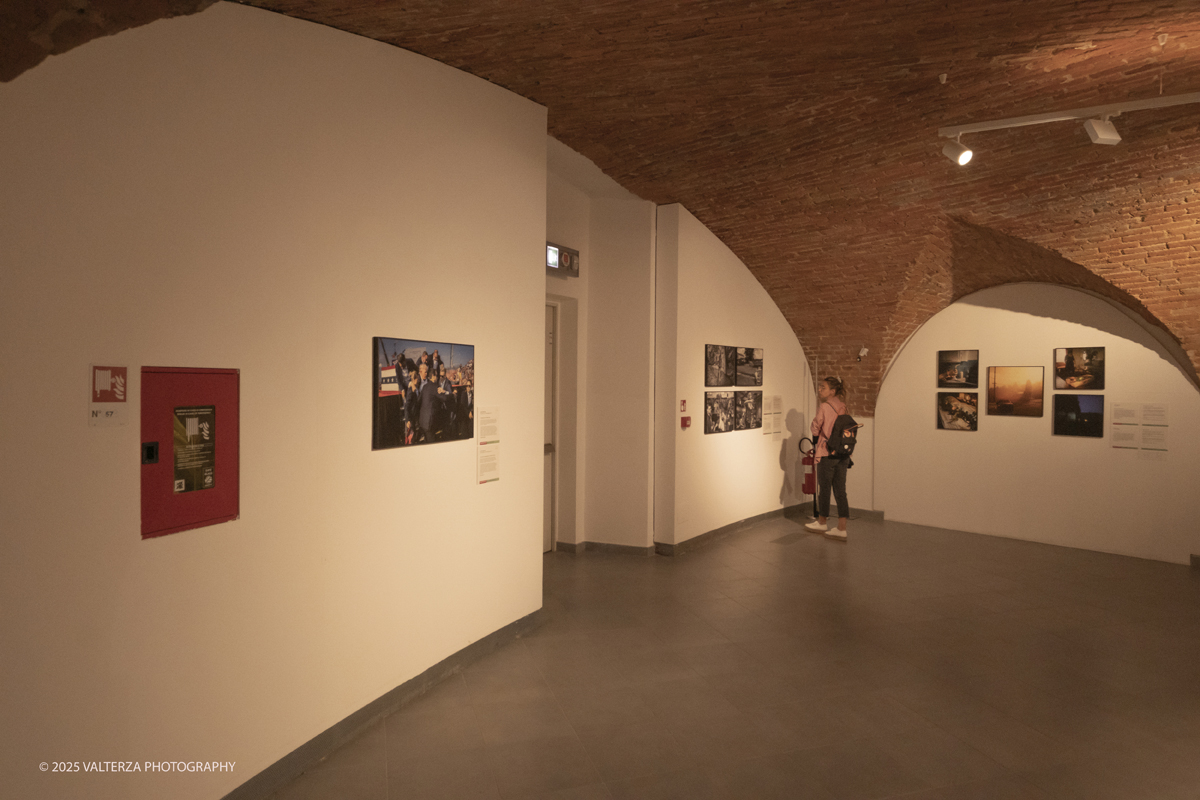 _DSF0155.jpg - World Press Photo Exhibition 2025 all’Accademia Albertina di Torino Il percorso espositivo presenta i lavori pubblicati dalle più autorevoli testate internazionali – da National Geographic a BBC, da CNN a Le Monde ed El PaÃs – e si conferma uno degli appuntamenti più attesi  per chi vuole comprendere il mondo attraverso lo sguardo dei reporter. Nella foto parte dell'allestimento