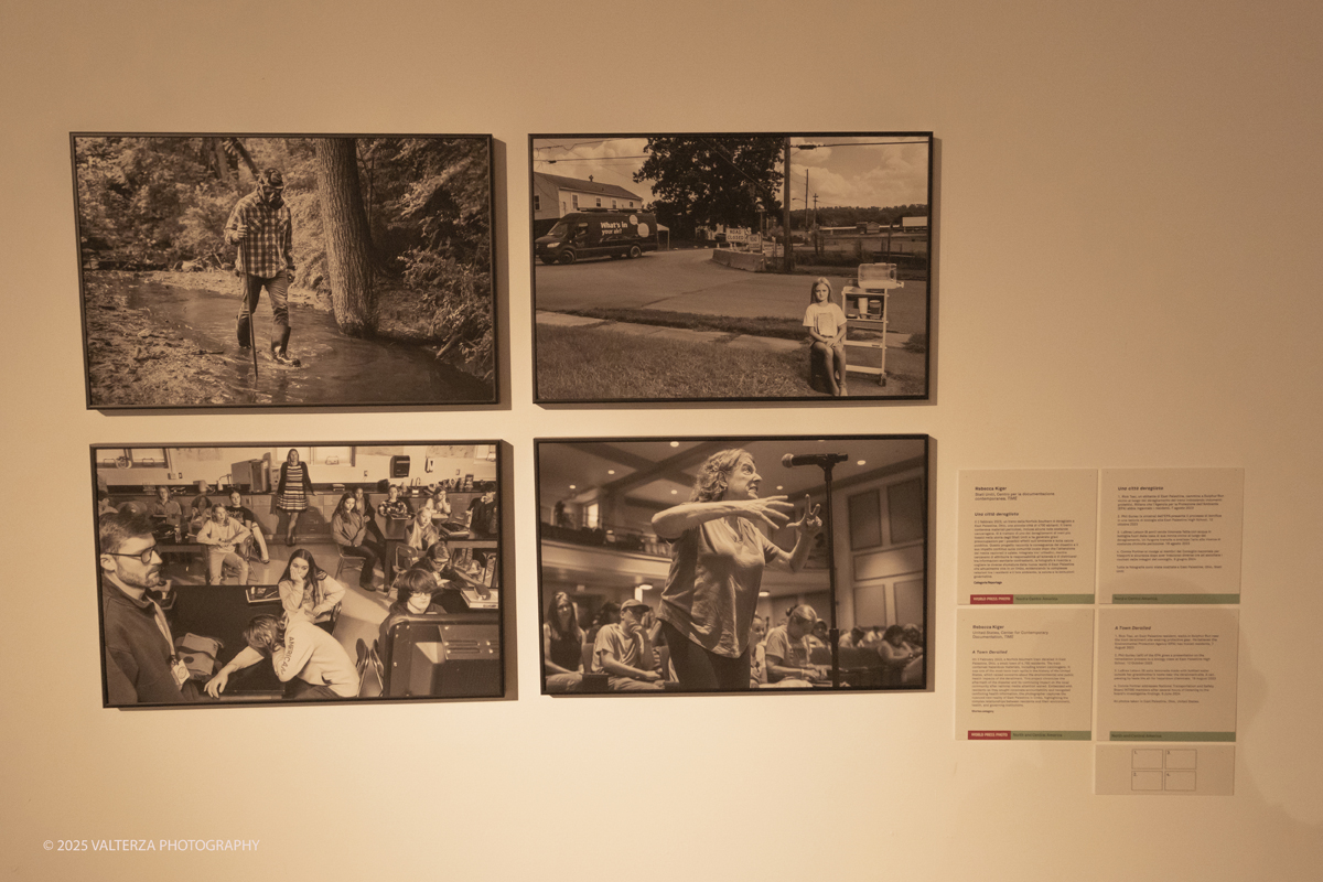 _DSF0164.jpg - World Press Photo Exhibition 2025 all’Accademia Albertina di Torino Il percorso espositivo presenta i lavori pubblicati dalle più autorevoli testate internazionali – da National Geographic a BBC, da CNN a Le Monde ed El PaÃs – e si conferma uno degli appuntamenti più attesi  per chi vuole comprendere il mondo attraverso lo sguardo dei reporter. Nella foto Categoria Reportage Fotografa Rebecca Kiger Servizio Una città deragliata