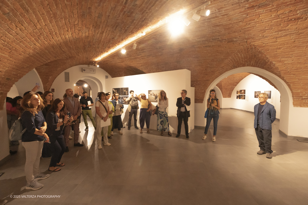 _DSF0264.jpg - World Press Photo Exhibition 2025 all’Accademia Albertina di Torino Il percorso espositivo presenta i lavori pubblicati dalle più autorevoli testate internazionali – da National Geographic a BBC, da CNN a Le Monde ed El PaÃs – e si conferma uno degli appuntamenti più attesi  per chi vuole comprendere il mondo attraverso lo sguardo dei reporter. Nella foto un momento della presentazione della mostra da parte di Vito Cramarossa Direttore di WPP Italia