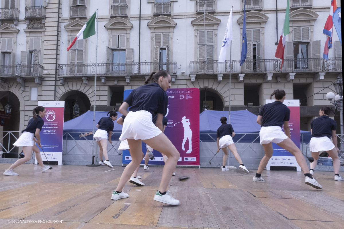 _DSF0976.jpg - 18/07/2022. Torino. Tornano i Mondiali universitari di golf: lâ€™evento 2022, giunto alla 18esima edizione, si terrÃ  dal 20 al 23 luglio al Royal Park I Roveri. In gara 19 Federazioni e 138 tra atleti e officials. Nella foto il corpo di ballo della FISU si esibisce alla fine della cerimonia di apertura