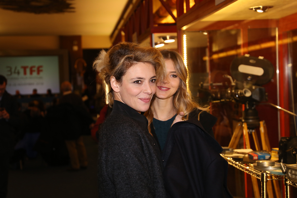 ConfStampa_85.jpg - Andrea Molaioli (regista), Jasmine Trinca, Ludovico Tersigni, Barbara Ramella (attori), Francesco Bruni, Ludovica Rampoldi (sceneggiatori), Francesca Cima, Paola Malanga (produttrici) di Slam – Tutto per una ragazza(Italia, 2016).