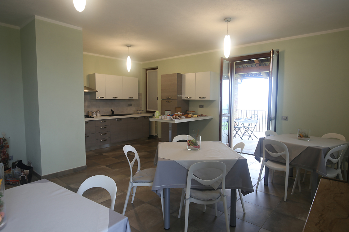 CàColomba_52.jpg - Cucina La funzionale cucina è dotata di ogni comfort ed è a completa disposizione degli ospiti. 