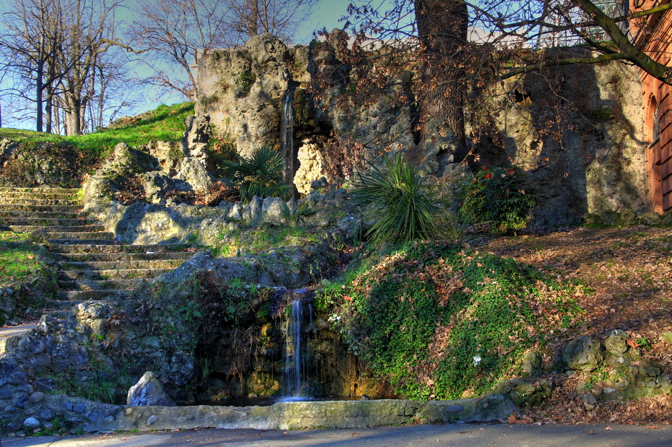 Curiosita'_10.jpg - Cascatelle al Parco del Valentino