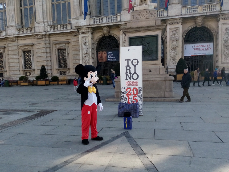 Curiosita'_33.jpg - Toh chi si vede. Topolino!