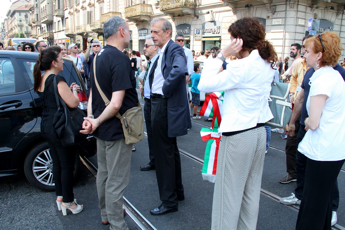 Gaypride2015_040.JPG - Il Sindaco Piero Fassino sfila in prima fila con lo striscione “Orgoglio e pregiudizio”