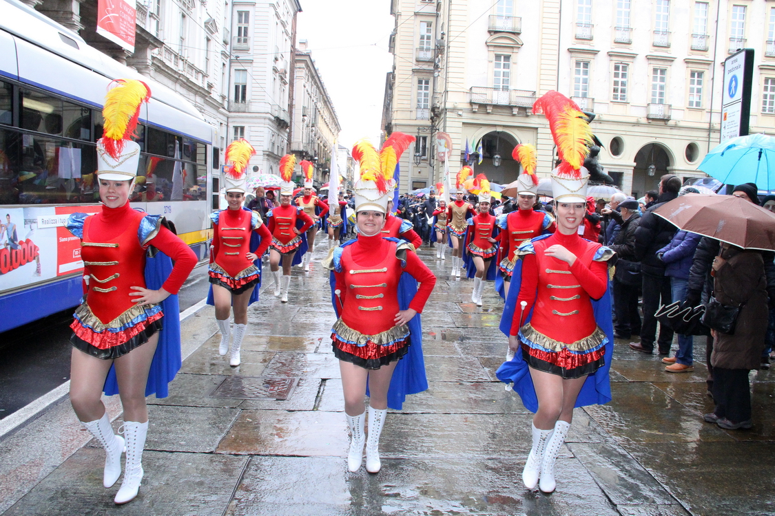 Esibizioni_011.JPG - SFILATA DELLA RAPPRESENTATIVA DELLA FEDERAZIONE ITALIANA GRUPPI MAJORETTES  E DELLA BANDA RAPPRESENTATIVA DELLA CITTÀ METROPOLITANA DI TORINO