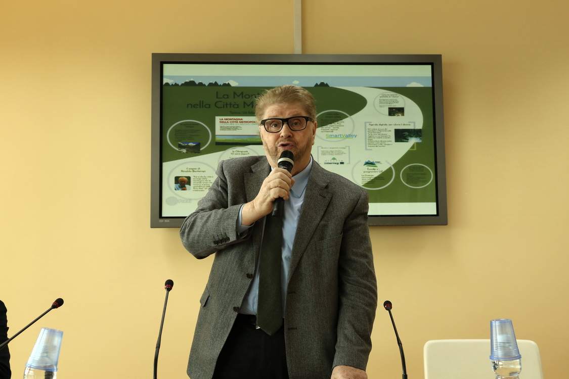 LaMontagnaNellaCittà_09.JPG - Conferenza Stampa e dibattito "La Montagna nella Città Metropolitana di Torino"  Intervento di Lido Riba, Presidente di UNCEM Piemonte