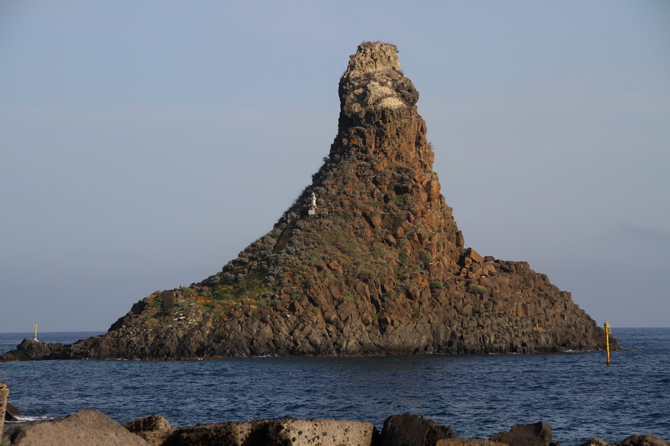 Sicilia_059.JPG - che si sono conficcati nel mare...