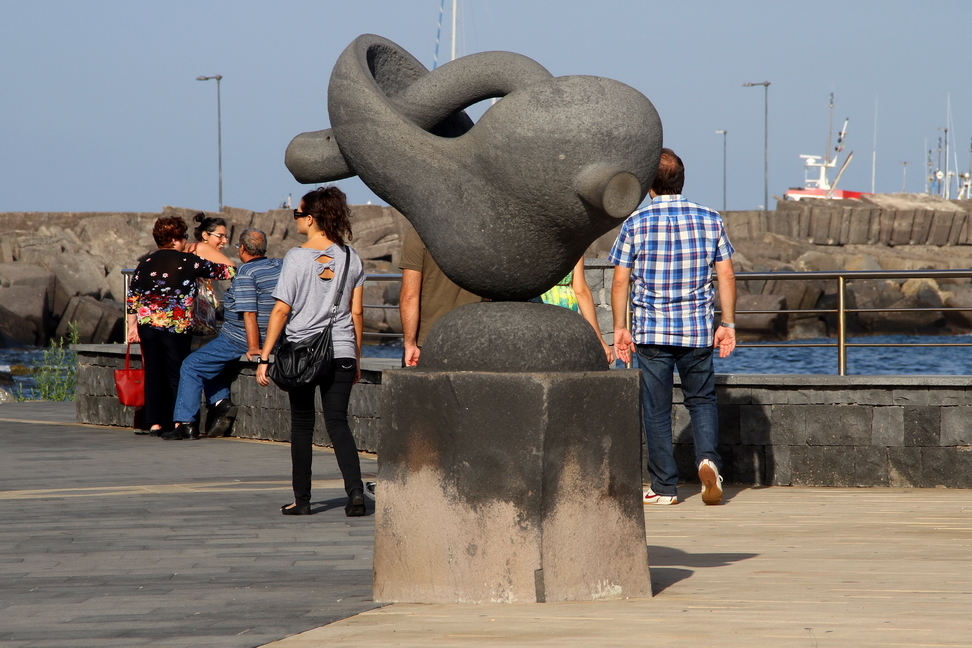 Sicilia_065.jpg - e sculture dell'uomo...