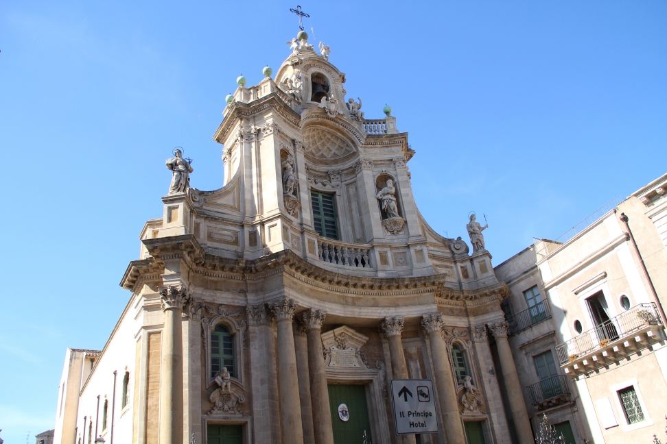 Sicilia_138.JPG - Collegiata Santa Maria dell'Elemosina. La costruzione della chiesa ebbe inizio con ogni probabilità tra la fine del Quattrocento e l'inizio del Cinquecento, subito dopo la fondazione della città nel 1488...