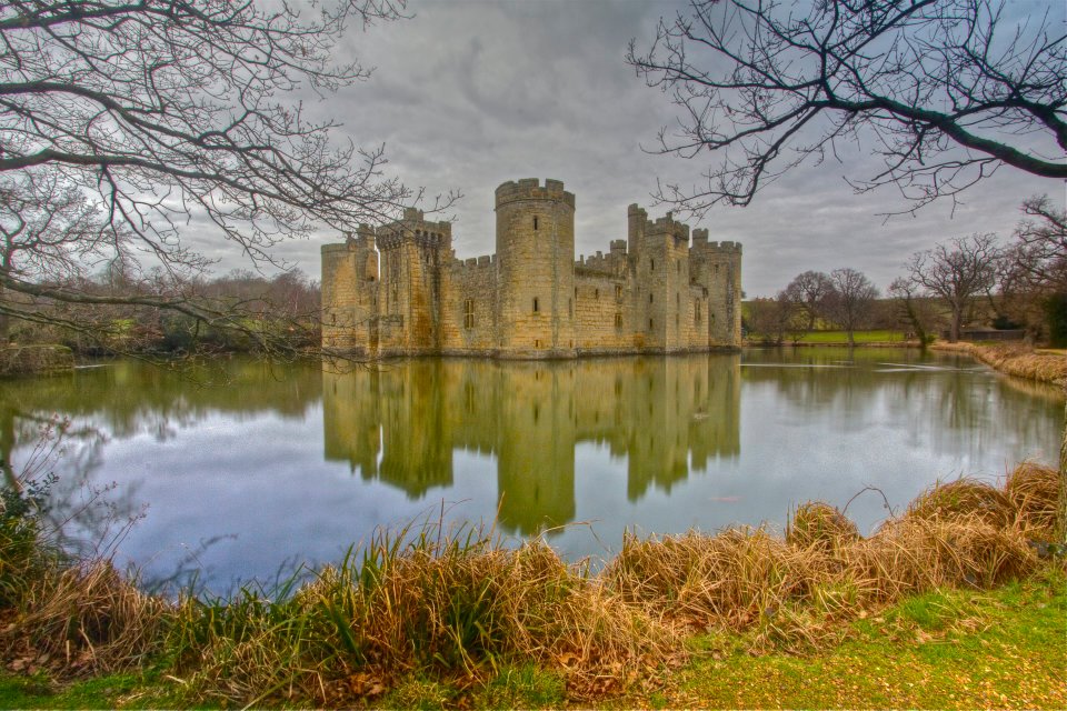 36.jpg - Il bodiam Castle ha tutte le caratteristiche di un castello delle favole