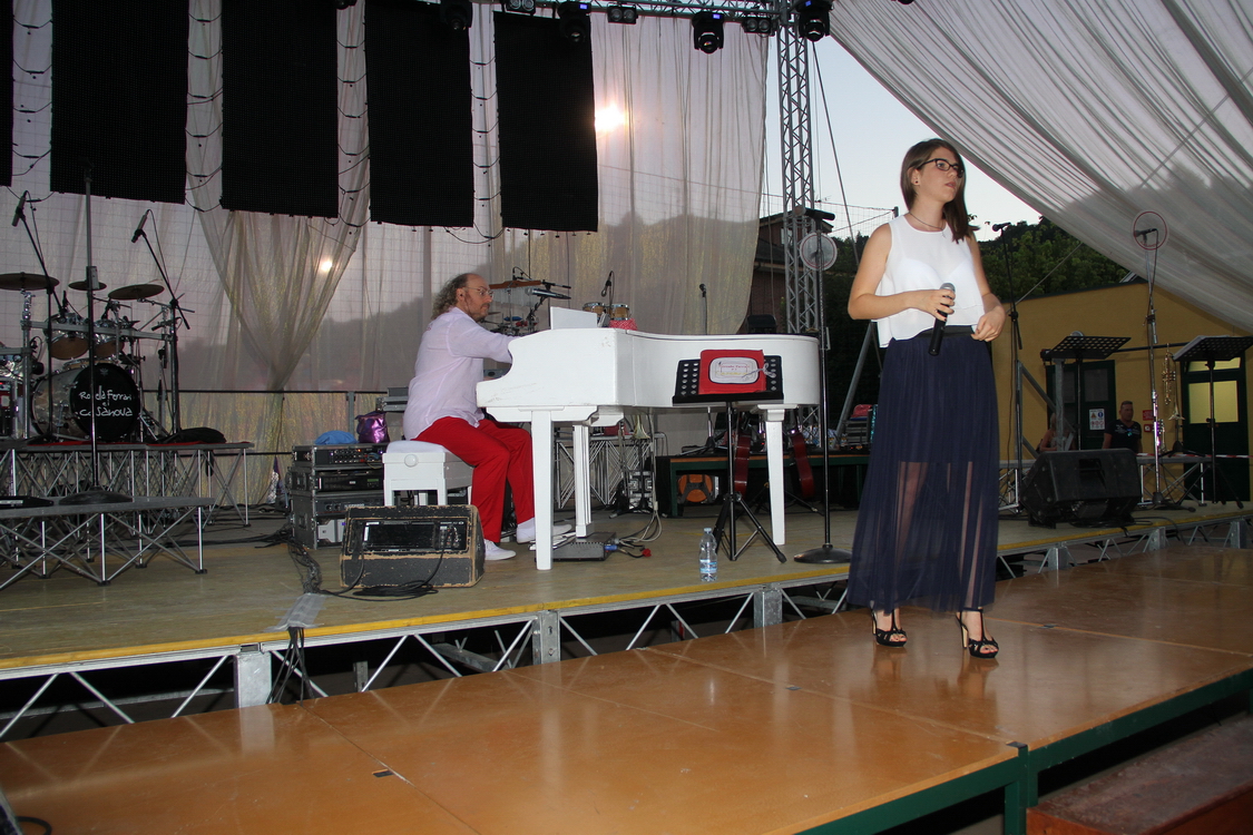 Gorzano27_777.JPG - Esibizione della cantante Gorzanese Lizzy