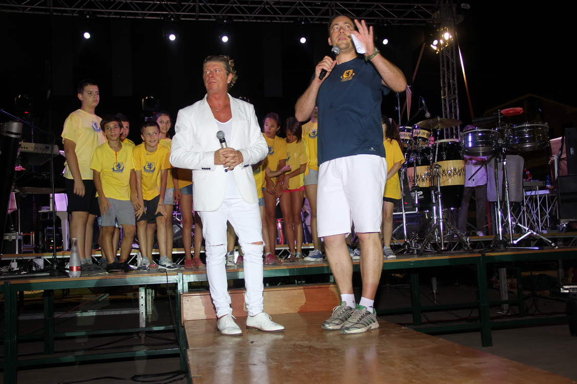 Gorzano29_1419.JPG - Il saluto dei più piccoli volontari della proloco al pubblico