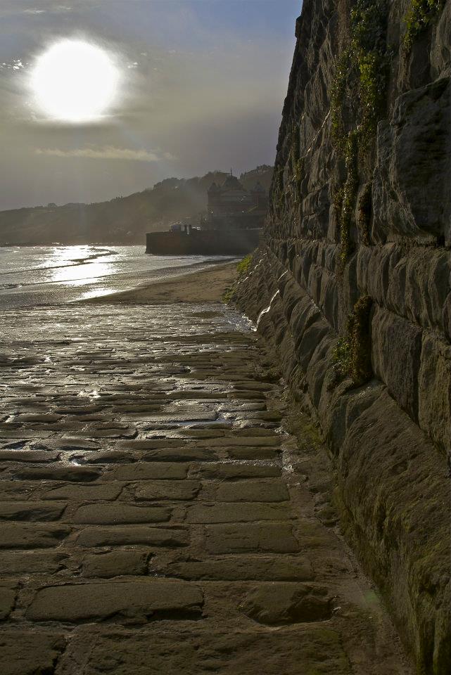 Scarborough_03.jpg - Dal 1730 comparirono le "carrozze da bagno", cabine con le ruote che accompagnavano i signori a fare il bagno senza essere visti!