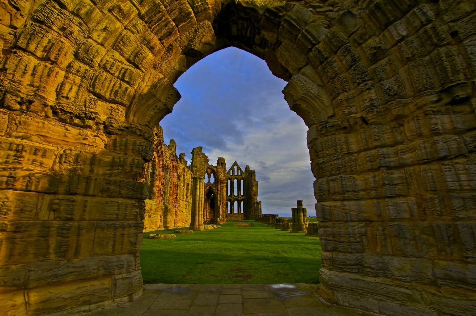 Scarborough_16.jpg - E' qui che Bram Stoker in parte ambientò il suo Dracula del 1897.