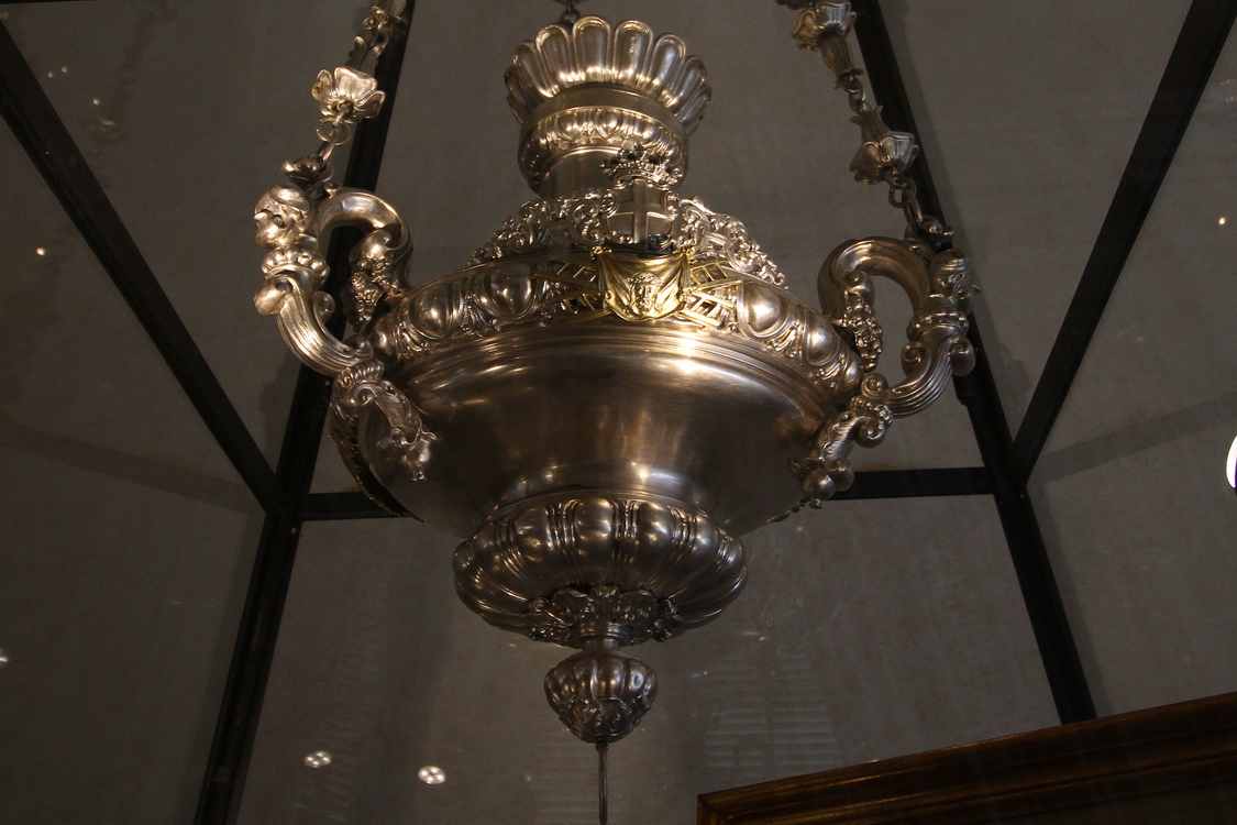 SindonePalazzoReale_38.jpg - Candeliere con lo stemma Reale e il volto di Cristo