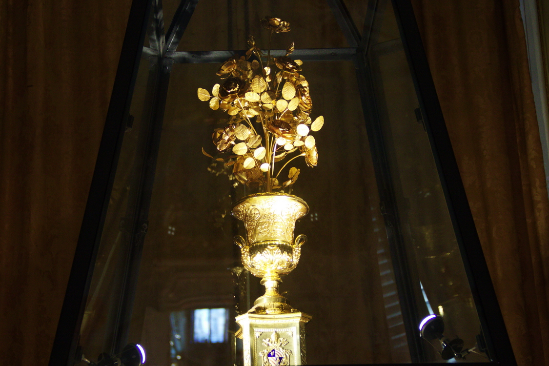 SindonePalazzoReale_55.jpg - Calice con la rosa d'oro
