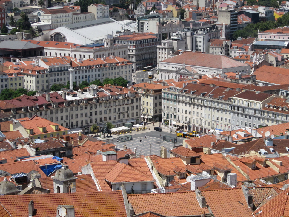 1.jpg - Lisbona, veduta dal Castelo de São Jorge verso Praça da Figueira e il Rossio