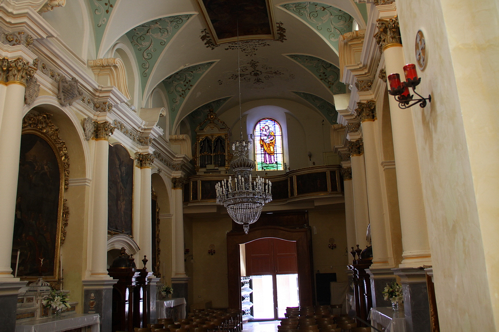 Sicilia_087.JPG - dove si aprono eleganti e snelle arcate...