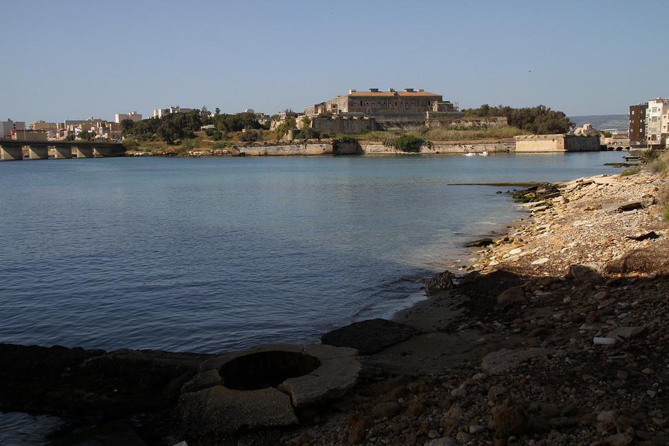 Sicilia_155.JPG - La fortificazione medioevale probabilmente risale al 1232...