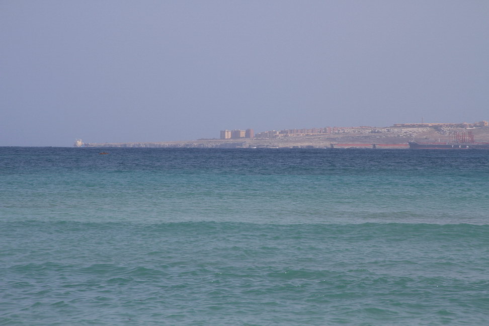 Sicilia_359.JPG - in lontananza Siracusa appare...