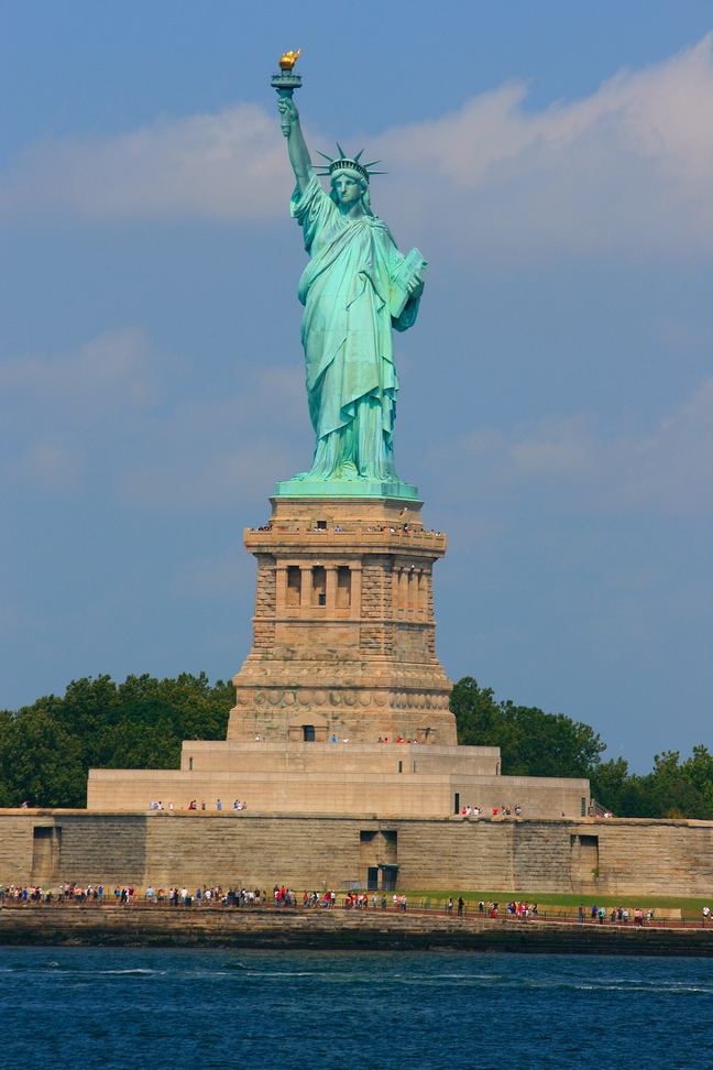 America_001.jpg - New york...come non iniziare dal punto di arrivo di tanti emigranti con le loro speranze...il primo pezzetto di America...il vero punto di partenza(New York, statua della Libertà)