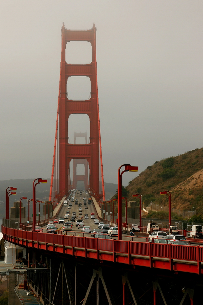 America_109.jpg - …con il suo noto ed antico ponte…lungo circa 3 km e realizzato negli ormai lontani anni ’30…(Golden Gate Bridge, San Francisco, California)