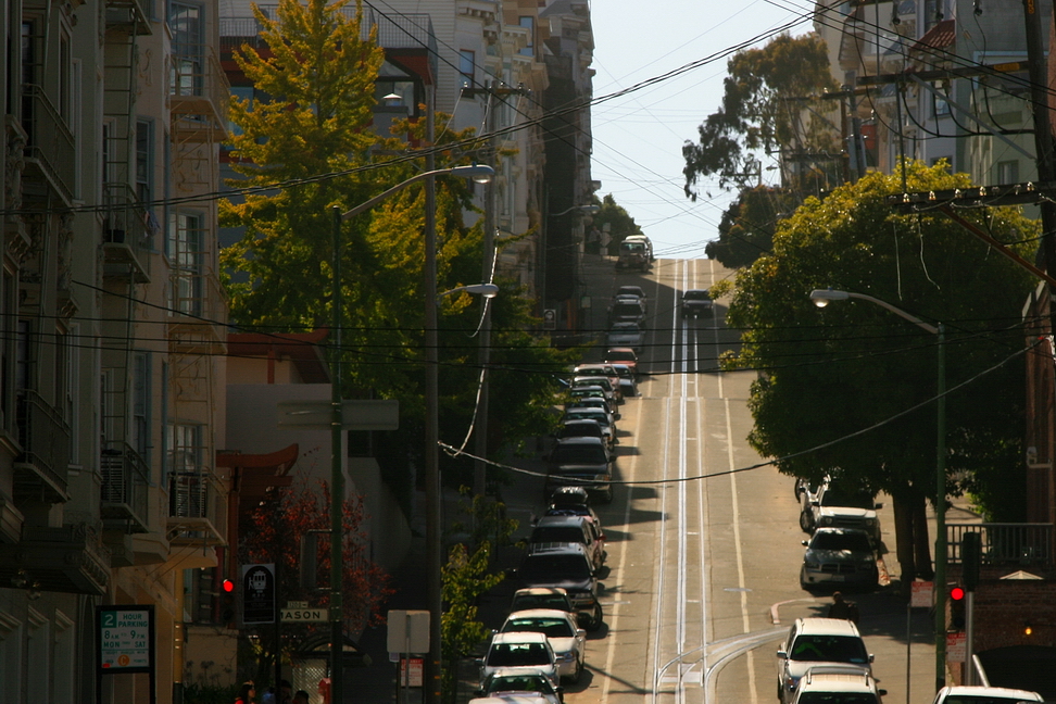 America_111.jpg - Tuttavia quando esce un po’ di sole…la città è magnifica…con le sue faticose salite…(San Francisco, California)